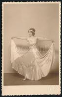 1933 Táncos hölgy, Kubla Foto Olomouc, hátulján feliratozva, 13,5×8,5 cm