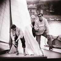 1966 Balatoni vitorláskikötőben Bujtor István színész, Kotnyek Antal (1921-1990) fotóriporter hagyat...