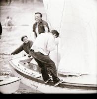 1966 Balatoni vitorláskikötőben Bujtor István színész, Kotnyek Antal (1921-1990) fotóriporter hagyat...