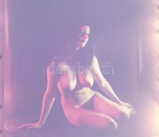 cca 1977 Szép leányok szép formái, 13 db szolidan erotikus felvétel vintage negatívja vagy diapozití...