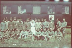 1942 Thöresz Dezső (1902-1963) békéscsabai fotóművész és gyógyszerész színes felvételei a II. világh...