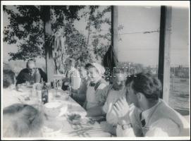 1956 Nagy Imre politikus a balatoni borvidéken, szőlősgazdák körében, szüret idején, 10 db fotó, 18x...