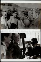 1956 Nagy Imre politikus a balatoni borvidéken, szőlősgazdák körében, szüret idején, 10 db fotó, 18x...