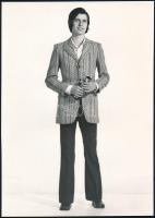 1972 Divatfotók, 2 db vintage fotó a manöken nyilvántartásból, adatlappal, 24x18 cm