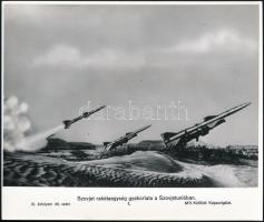 cca 1965 Magyar és szovjet rakétaegységeket ábrázoló 3 db MTI fotó, feliratozva, 26,5x18,5 cm