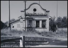 Sötét Imre (?-?): Fehérvárcsurgó vasútállomás, modern előhívás, hátulján feliratozva, 12,5×18 cm