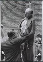 1945 Budapest, háborús bűnösök ítélet hirdetése és nyilvános akasztása, 4 db vintage negatívról kész...