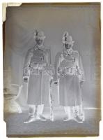 cca 1920 Csendőrök teljes felszerelésben, vintage üveglemez negatív, 12x16 cm