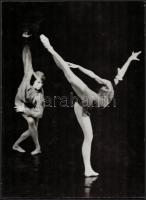 cca 1975 Balettművészek, 4 db vintage fotó, 24x18 cm és 39x29 cm között, a nagy képek kasírozva