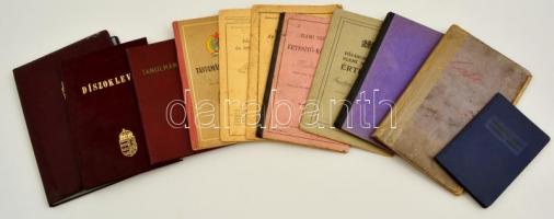 1901-1962 Vegyes okmány tétel, közte iskolai értesítők, munkakönyv, szakszervezeti tagsági könyv