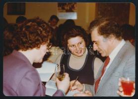 cca 1990 Elie Wiesel (1928-2016) író, 2 db fotó, 12,5x9 cm