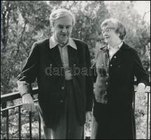 Weöres Sándor (1913-1989) és Károlyi Amy (1909-2003), Ács Irén fotója, pecséttel jelzett, 18x20 cm