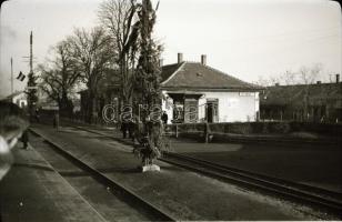 cca 1940-1950 Hidasnémeti, vasútállomás, fotónegatív, 6x9 cm