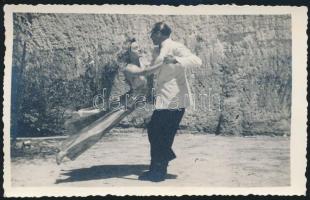 cca 1940-1950 Táncoló pár, 2 db fotó, 13,5x8,5 cm