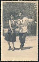 cca 1940-1950 Táncoló pár, 2 db fotó, 13,5x8,5 cm