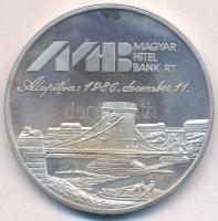 1986. "Gróf Széchenyi István / Magyar Hitel Bank Rt." jelzett Ag emlékérem (34,47g/0.835/4...