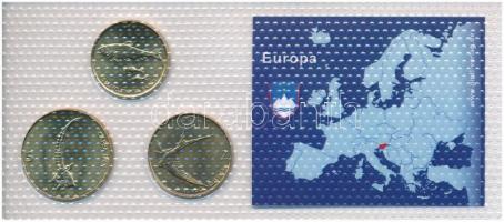 Vegyes: Málta 2001. 1c Cu-Ni + 5c Cu-Ni + 2002. 2c Cu-Zn forgalmi sor lezárt műanyag tokban + Szlové...