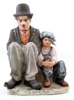 Poema Artistic Emil Cretu Chaplin és A kölyök, festett bisquit porcelán, jelzett, kopott, m:25 cm