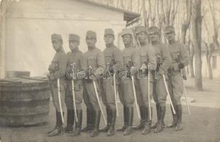 2 db régi katonai motívumlap, K.u.K. katonák fotója / 2 pre-1945 military motive cards, K.u.K. soldi...