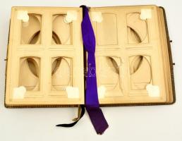 Antik, bőrborítású, rézveretes fényképalbum sok férőhellyel különböző méretű keményhátú fotóknak. Ar...