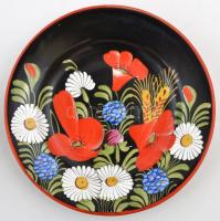 Vegyes porcelán és kerámia tálak, tányérok, falikép, összesen: 18 db, néhányon apró lepattanás,