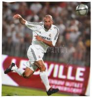 cca 1990-2005 Futballistákat ábrázoló nagyméretű plakátok, köztük, Zidane, Gullit, Casillas, Rooney, Gera, stb., összesen 9 db, különböző méretben