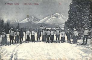 Tátra, Magas Tátra, Vysoké Tatry; síelők csoportja télen / skiers, winter sport (EK)