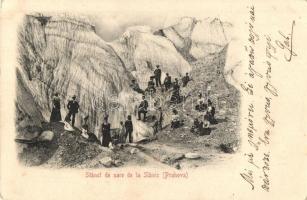 Slanic, Stanci de sare / hikers with salt rocks (EK)
