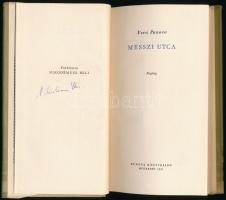 Vera Panova: Messzi utca. Fordította Nikodémusz Elli. Bp., 1957, Európa. Kiadói félvászon-kötés, kia...