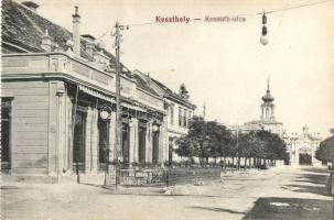 Keszthely, Kossuth utca, vendéglő terasz. Mérei Ignác kiadása