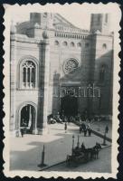cca 1930 Budapest, a Dohány utcai zsinagóga, fotó, 6x4 cm