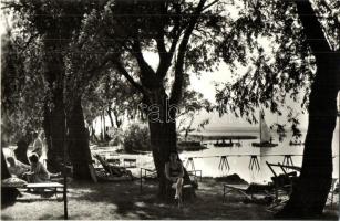 Balatonberény - 8 db modern képeslap; KSZKBI és OKISZ üdülő, strand, utca