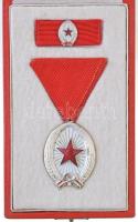 1964. Munka Érdemrend ezüst fokozata, zománcozott Br kitüntetés miniatűrrel szalagsávon, eredeti tokban T:2