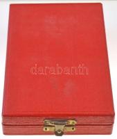 1964. "Munka Érdemrend" ezüst fokozata, zománcozott Br kitüntetés miniatűrrel szalagsávon,...