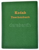 Helmut  Stapf: Kodak Taschenbuch. Halle (Saale), 1956, Wilhelm Knapp. Kiadói egészávszon-kötés, néme...