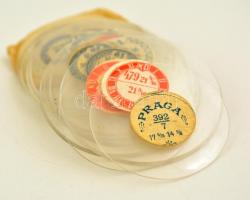 Közel 100 darab nem használt óraüveg különböző méretekben zsebórákhoz és karórákhoz is. / Nearly 100...