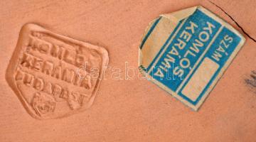 Komlós udvarló cipőpucoló inas, kézzel festett mázas kerámia, jelzett, hibátlan, m:36 cm