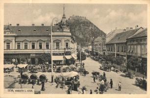 Déva, Kossuth Lajos utca, piac, vár, Holtzer Károly, Hirsch testvérek és Szőcs üzlete / street view with shops, market, castle