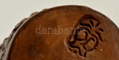 MK jelzéssel: Asszony kendővel, terrakotta, hibátlan,m:24 cm