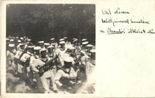 1917 Az SMS Novara, K.u.K. haditengerészet Helgoland-osztályú gyorscirkáló halottainak menete, az otranto-i csatában elhunyt haditengerészek temetése matróz bandával / funeral of K.u.K. mariners of SMS Novara after the Battle of Otranto, mariners music band. photo