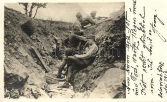 1916 Első világháborús osztrák-magyar katonák lövészárokban / WWI K.u.K: military, soldiers in the trench, photo