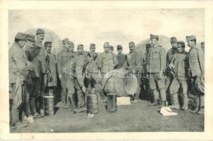 1916 A. Cs. és kir. 82. székely gyalogezred hadirokkant alapja javára, III. 31. borkiosztás Novo Sielki-ben / WWI K.u.k. military, distributing wine (Rb)