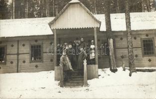 Első világháborús katonai tiszti étkezde a táborban télen, Kárpátokban / WWI K.u.K. military officers canteen at the camp, winter in the Carpathian Mountains, photo