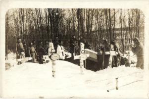 1917 Első világháborús hősi katonai temető, temetés koporsóval / WWI K.u.k. military heroes cemetery, funeral with coffin, photo