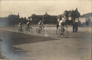 ~1919 Budapesti Millenáris síkpálya, kerékpáros verseny versenyzőkkel / Hungarian bicycle race, photo