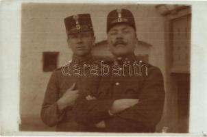 6 db RÉGI katonai fotó képeslap vegyes minőségben, csoportképek / 6 pre-1945 military photo postcard...