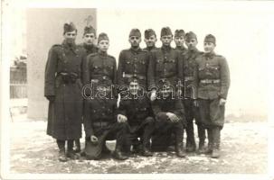 6 db RÉGI katonai fotó képeslap vegyes minőségben, csoportképek / 6 pre-1945 military photo postcard...