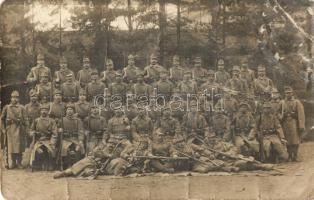 6 db RÉGI katonai fotó képeslap vegyes minőségben, csoportképek / 6 pre-1945 military photo postcard...