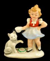 Kislány cicával, porcelán figura, jelzetlen, kézzel festett, kis kopással, m: 10,5 cm