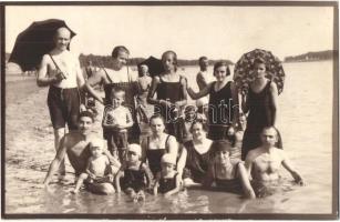 Zenta, Senta; fürdőző társaság / bathing people. Ronaji photo